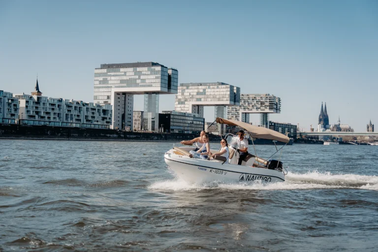 Bootsführerschein Praktische Ausbildung Köln — Vom Steg zur Prüfung